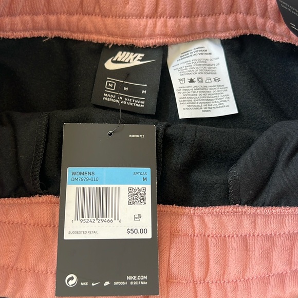 🆕 Nike Spell Out Fleece Black Pink Splatter Camo Oversized Shorts Women’s M - Picture 9 of 14